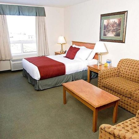 Service Plus Inns & Suites Drayton Valley Quarto foto